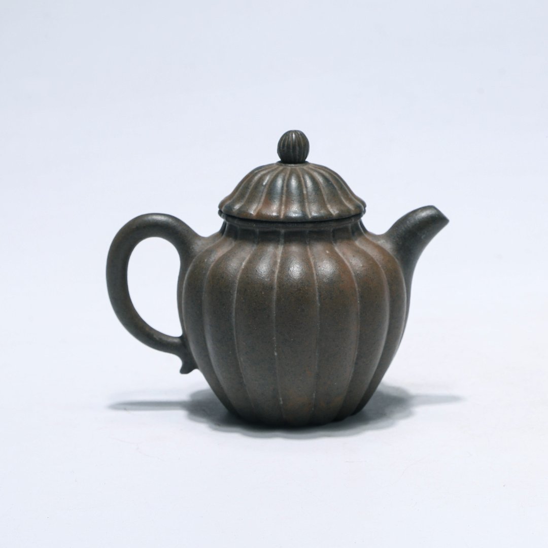 “Chrysanthemum Petal” Teapot